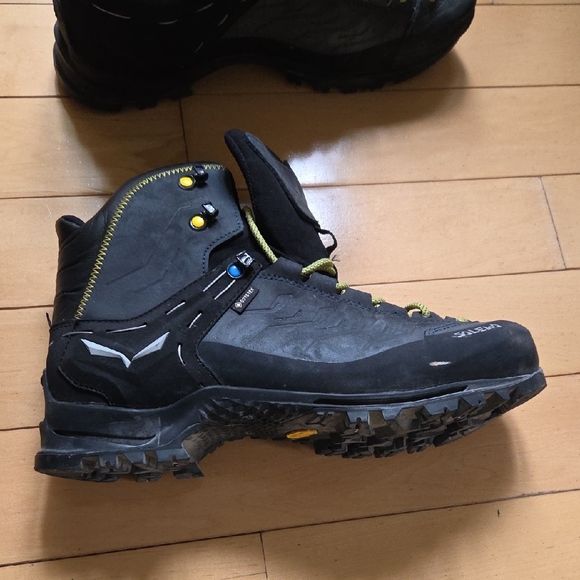 Men's Black Hiking Boots - Picture 2 of 5